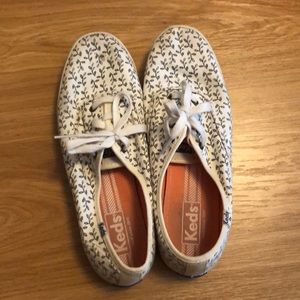 White with gray leaf print keds